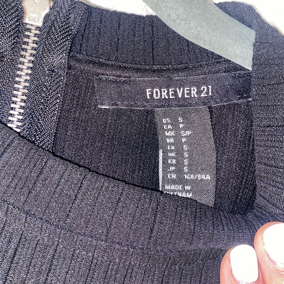 Black shoulder cuff dress - Picture 3 of 3